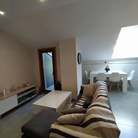 Acontecer, A Pie Del Camino De Santiago