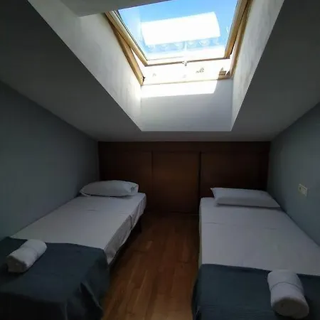 Acontecer, A Pie Del Camino De Santiago