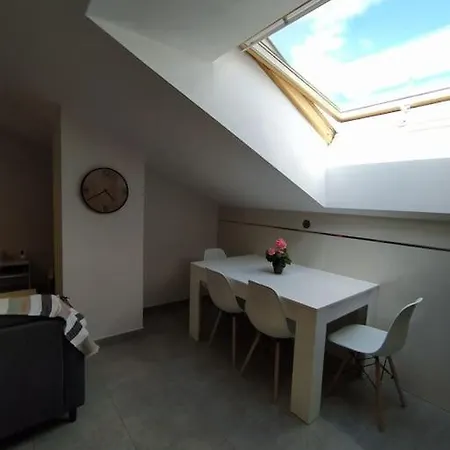 Acontecer, A Pie Del Camino De Santiago